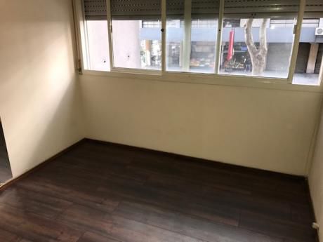 Apartamento En Pocitos - Scosería - A 1 De La Rambla- Traspaso