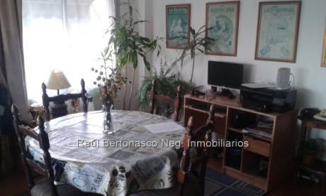 Pent House En Muy Buen Zona De Pocitos, Con Terraza De 35 Mts.2, Todo Al Frente