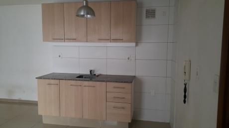 Venta Apto 1 Dorm. Estufa A Leña - En Pocitos - Con Garaje