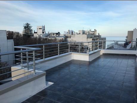 P. House A Metros Del Mar