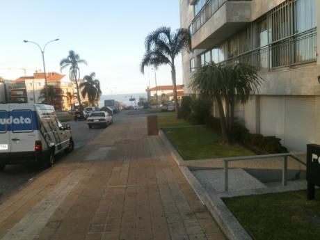 Gran Ubicación, Planta Baja Con Patio. Excelente Estado.