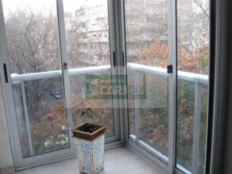 Apto. Pocitos A Mts. De La Rbla. Piso Alto, 2 Dorm. 2 Baños, Vigilancia
