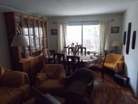 Apartamento - Venta - Pocitos - 2 Dormitorios - 26 De Marzo Y Buxareo