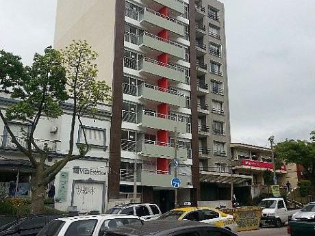 Monoambiente Con Balcón, Edificio Con Barbacoa Y Lavadero