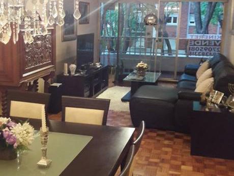 Apartamento De Tres Dormitorios Y Servicio