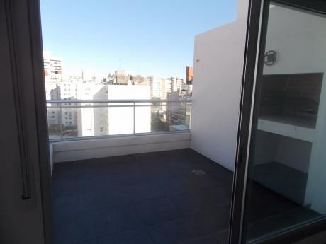 Monoambiente - Pocitos - Pent House Con Terraza Y Parrillero