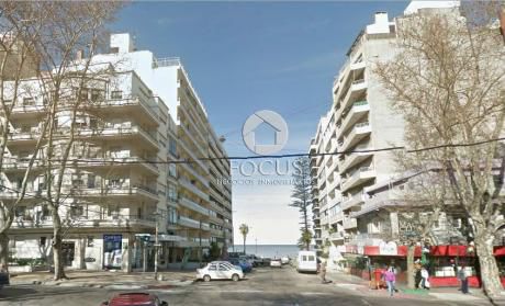 Venta Apartamento 2 Dormitorios Pocitos. Espectacular Ubicación.