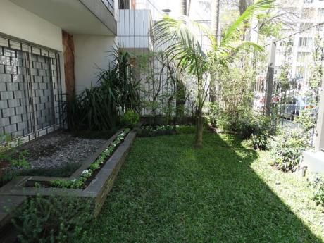 Preciosa Casa En 2 Plantas Con Jardin Y Fondo!!