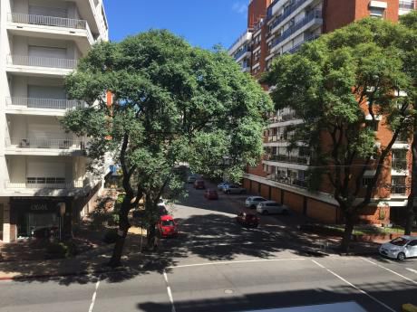 Apartamento En Venta En Pocitos 3 Dormitorios Y Servicio