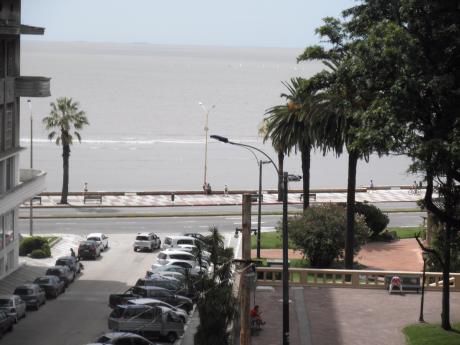 Apartamento, 1 Dormitorio En Pocitos Con Vista Al Mar!!