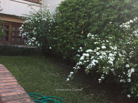 Venta Casa Pocitos 4 Dormitorios, 3 Gjes Fondo