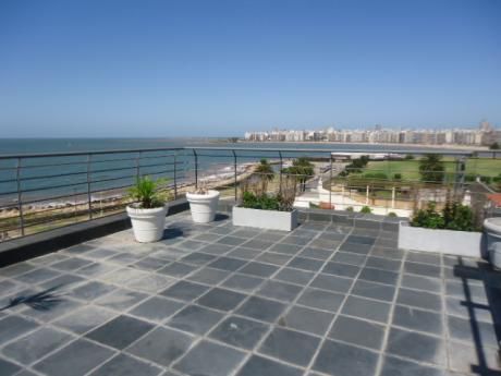 Penthouse Con Excelente Ubicacion En La Rambla De Montevideo