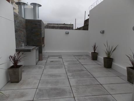 Apartamento . Venta - Pocitos - 2 Dormitorios Con Patio
