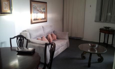 En La Mejor Zona De Pocitos Y A Pasos Del Mar, Buen Apartamento En Alquiler