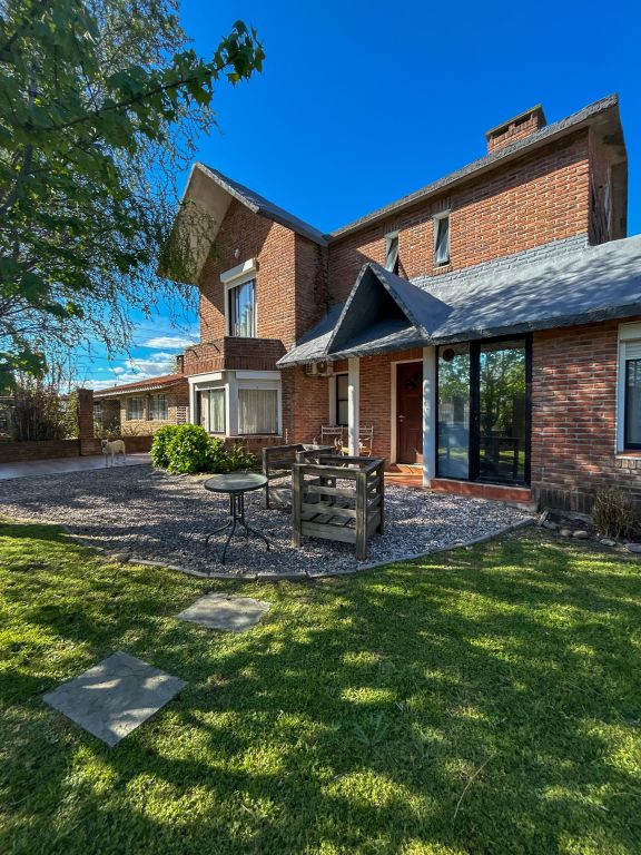 Alquiler en Solymar Sur | Casa con piscina climatizada, barbacoa y departamento independiente · Foto 1