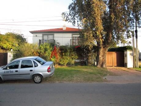 Casa Muy Cómoda Y Cálida. 4 Dormitorios En Carrasco Norte. Garita De Seguridad .