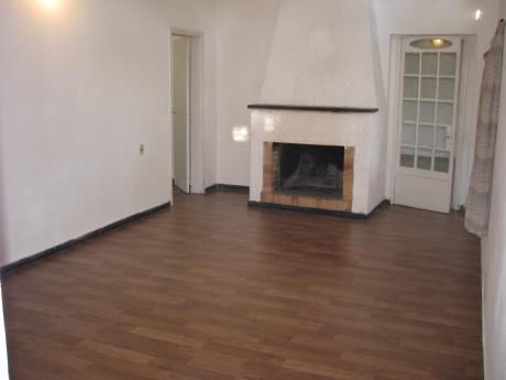 Bien Ubicada - Calle 70 A Dos De Rambla - Amplia - Buen Jardin