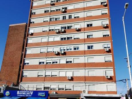 Apto De 4 Dorm. Frente A Nuevo Centro Shopping