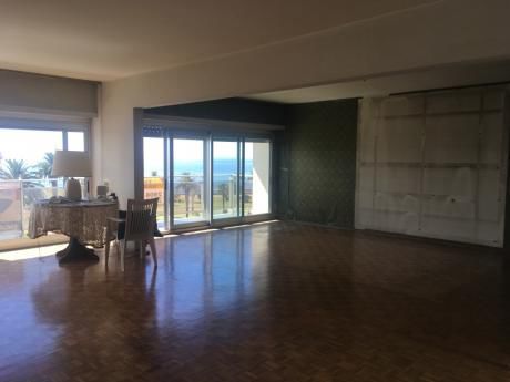 En El Mejor Punto De La Rambla De Pocitos - 4 Dorm + Sº + 2 Garages