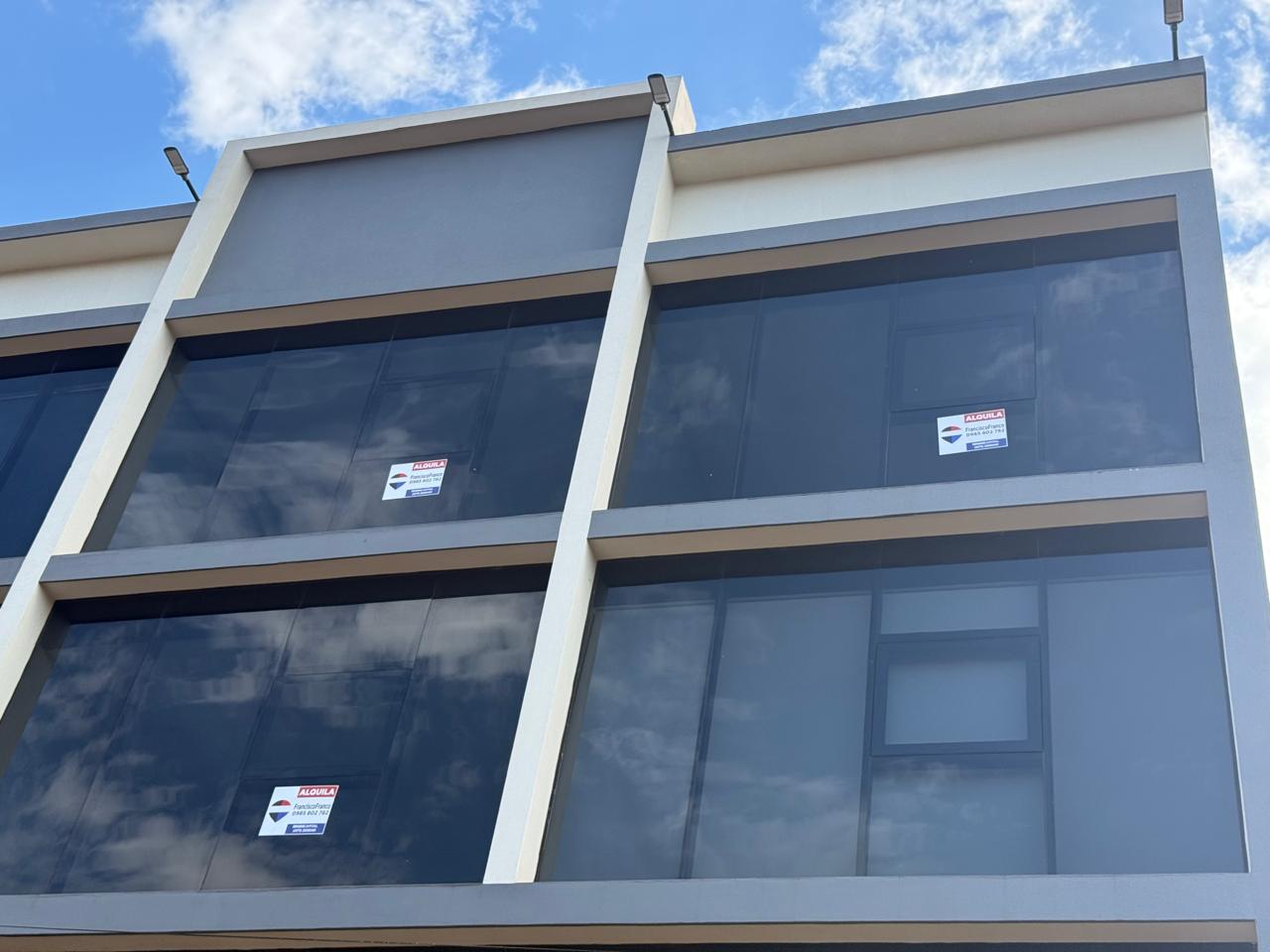 Alquilo Oficina En Hohenau — foto 2
