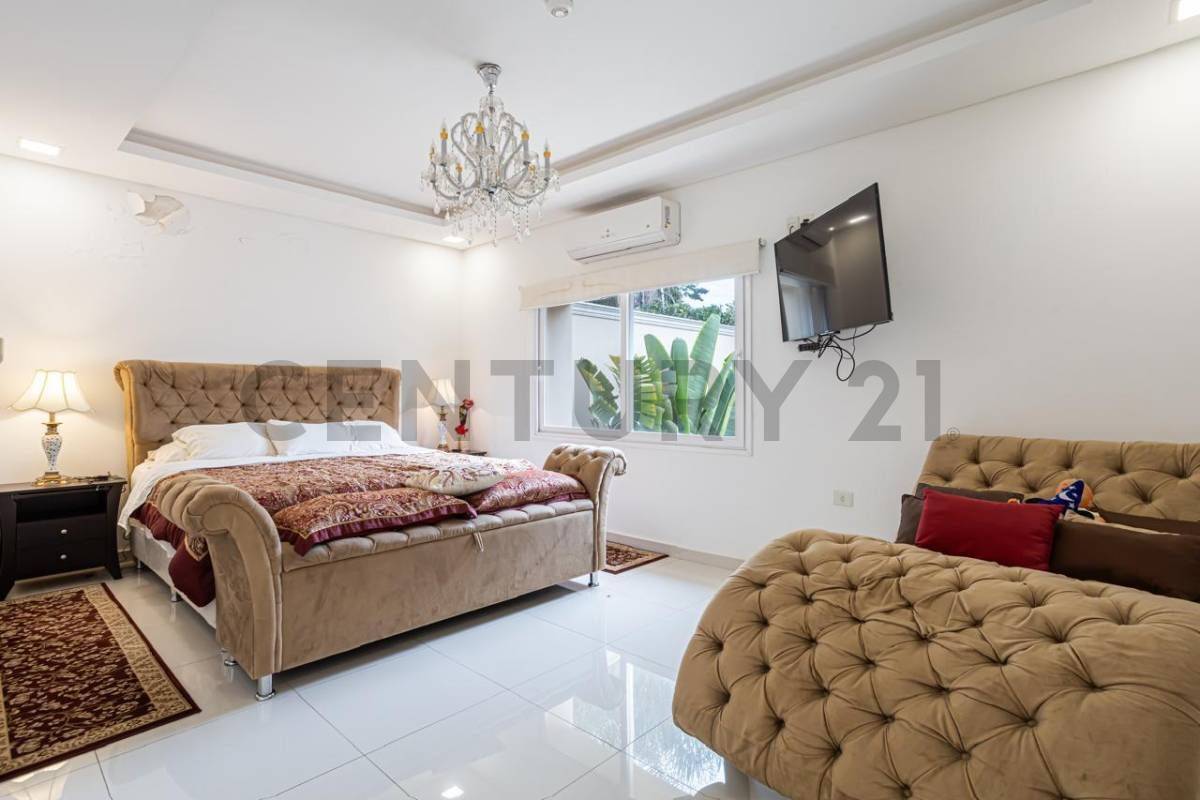 EN VENTA RESIDENCIA EN LAMBARÉ — foto 3