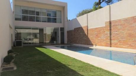 Alquilo Exclusiva Casa Amoblada. Zona Ycua Saty Sobre Austria