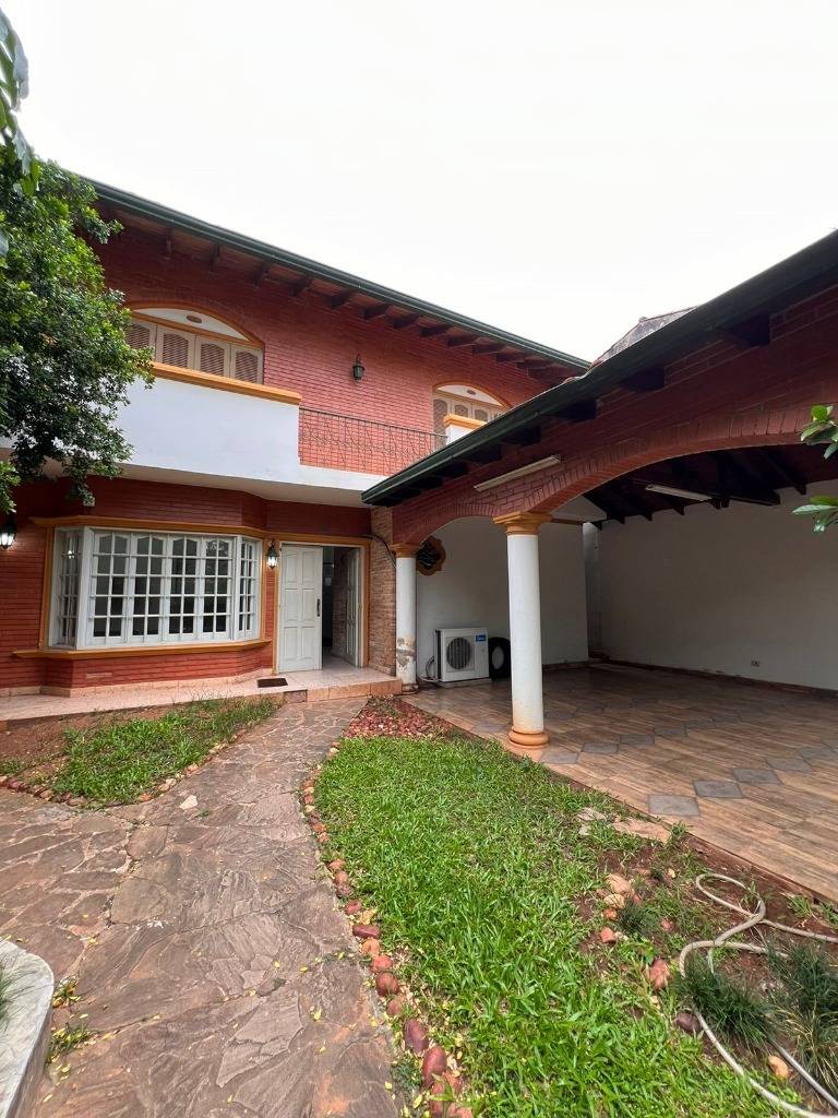Casa en alquiler en Ycuá Satí