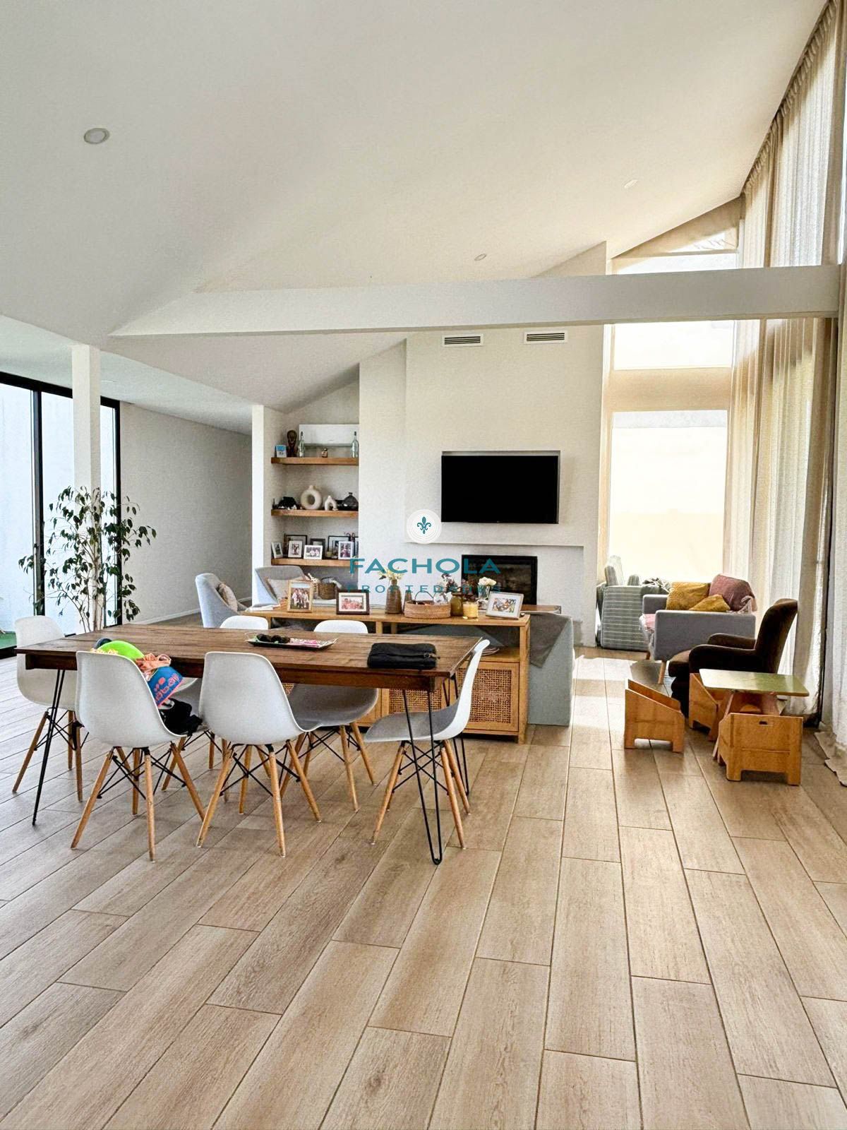 Casa en alquiler c/ cochera en Colinas de Solymar · Foto 1