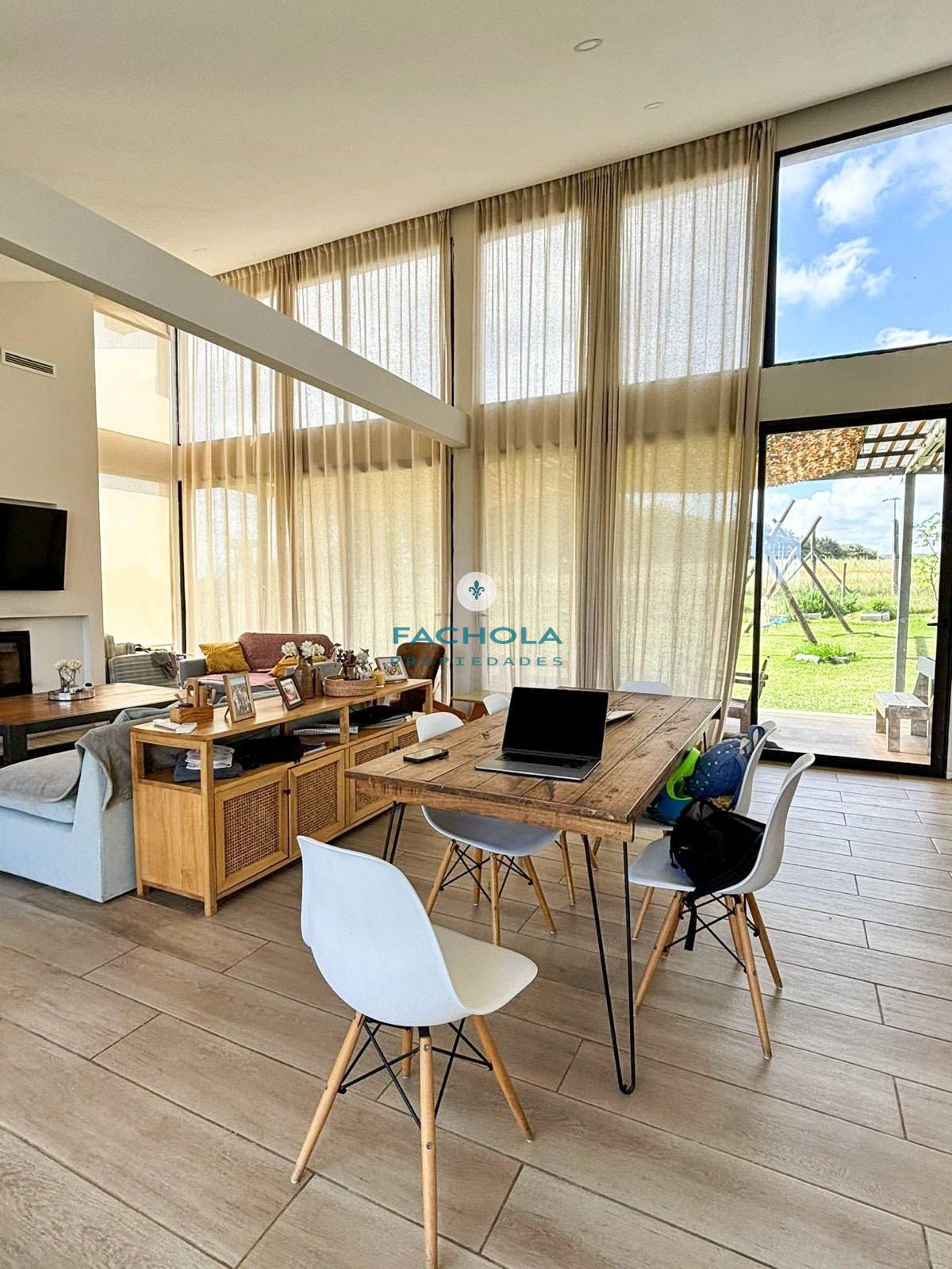 Casa en alquiler c/ cochera en Colinas de Solymar · Foto 2