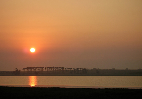 atardecer-laguna-garzon.jpg