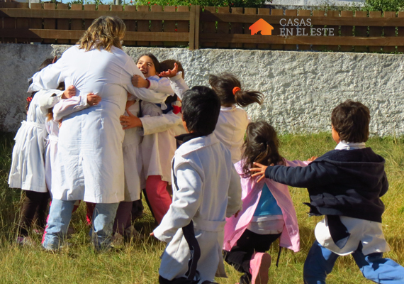 juego abrazo aguas dulces.jpg