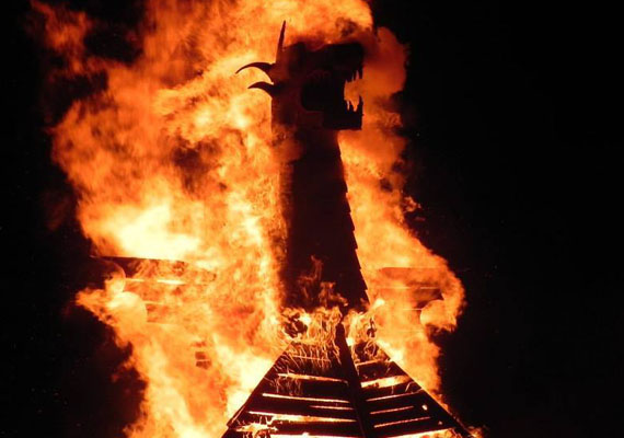 FUEGOOOOO TOTEM OJ.jpg