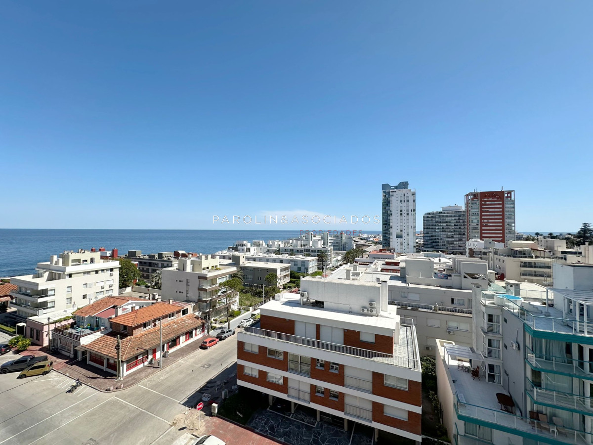 Apartamento de 1 dormitorio en venta en edificio Van Gogh, Punta del Este