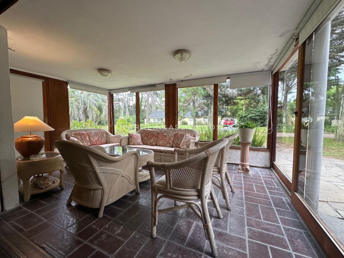 Gran Propiedad en Venta de 5 dormitorios ubicada en Playa Mansa, Punta del Este.