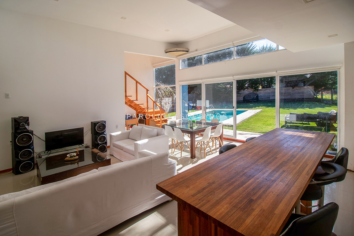 Venta Casa Punta del Este tres dormitorios piscina nueva! Zona Marly!