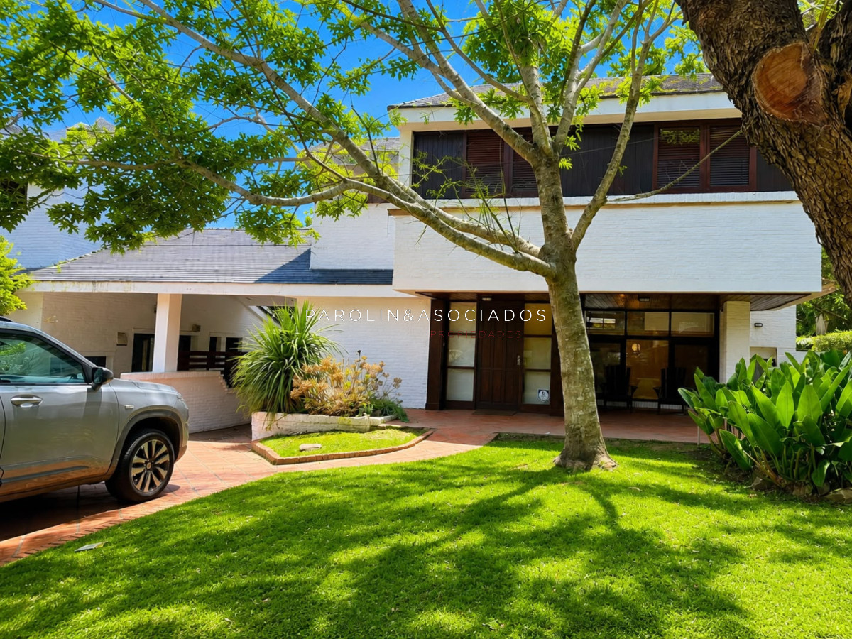 Casa en Venta de 3 Dormitorios en Playa Mansa, Punta del Este