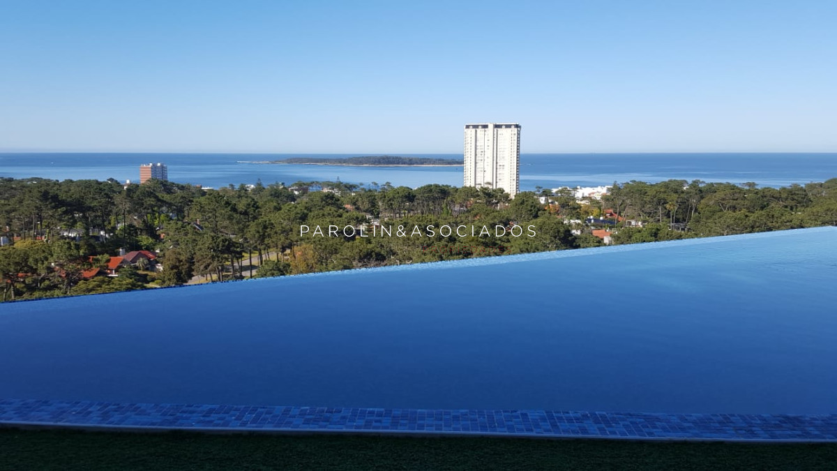 Apartamento en venta de 2 dormitorios en Punta del Este.