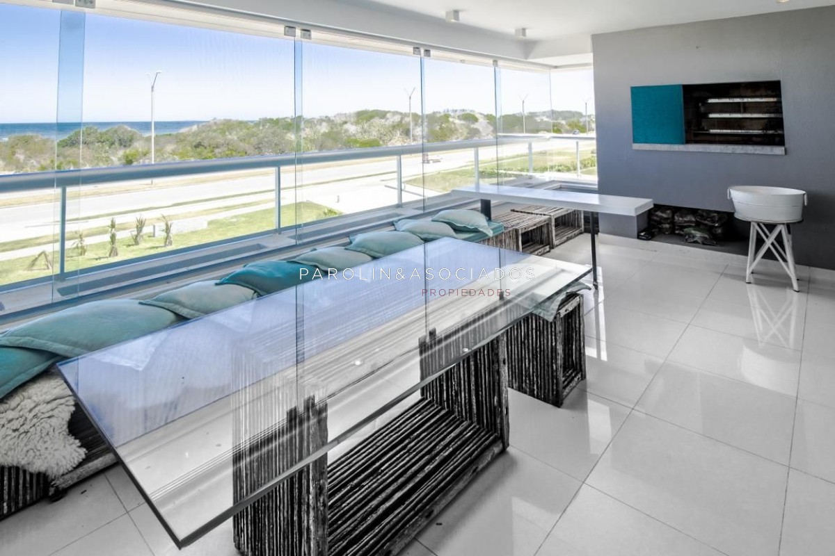 Excelente apartamento en venta en edificio Indigo, Punta del Este.