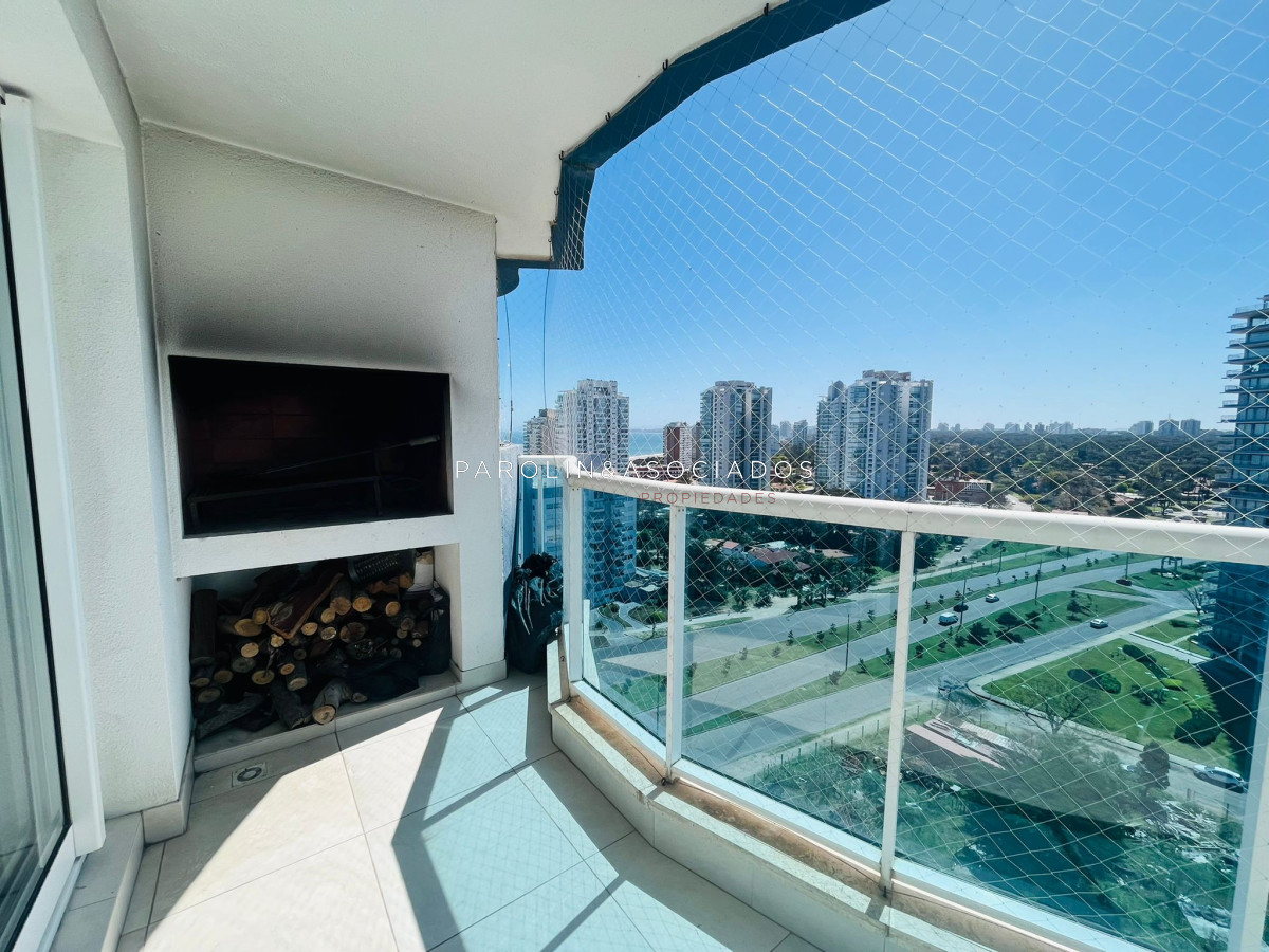 Apartamento en venta de 3 dormitorios en Casino Tower, Punta del Este