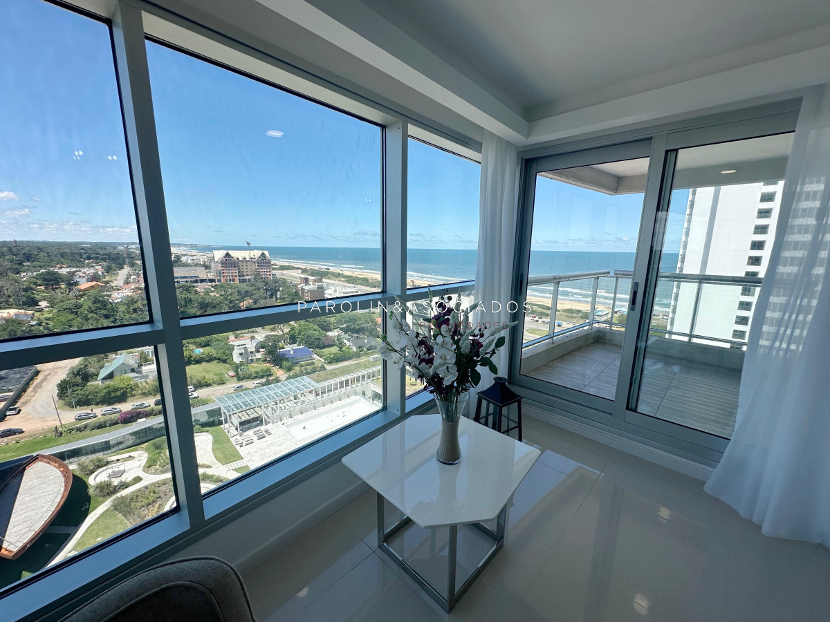 Apartamento en venta de 3 dormitorios en torre Look Brava, Punta del Este.