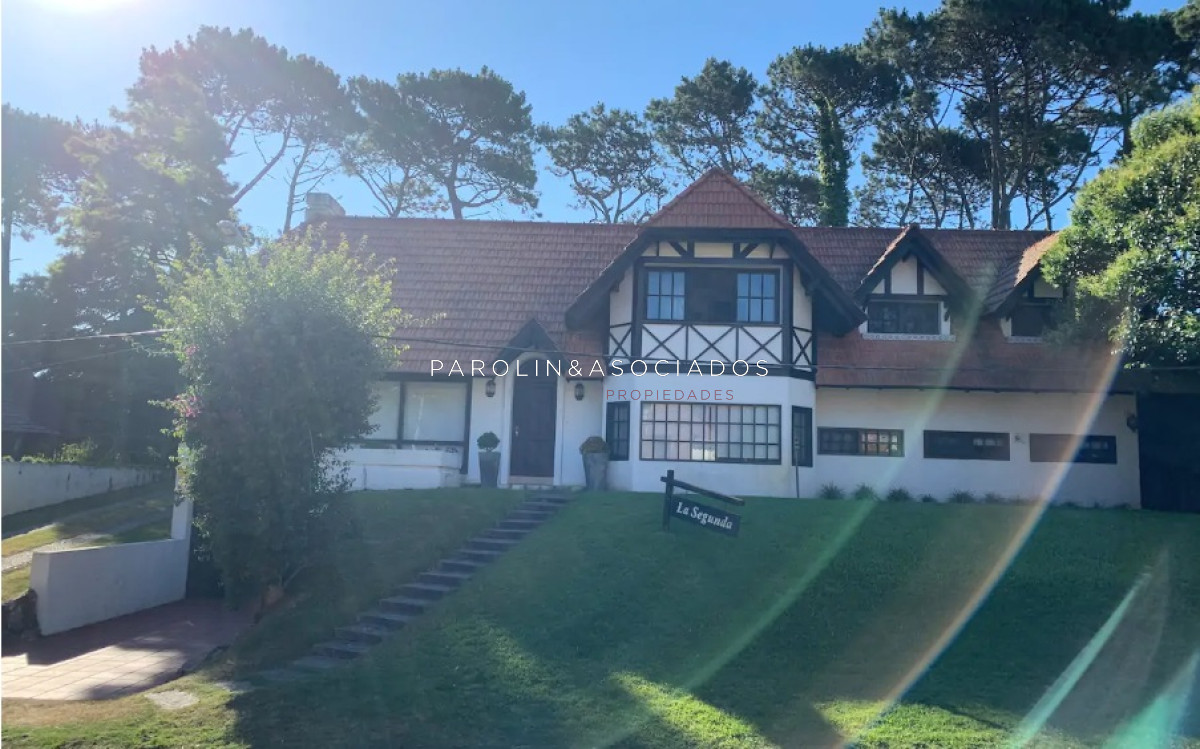 Casa de 4 dormitorios en venta en Lugano, Punta del Este.