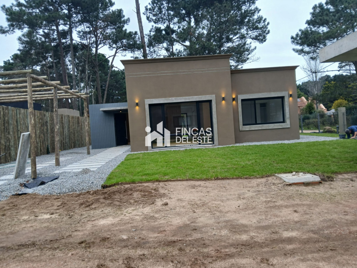Photo 2 of 23