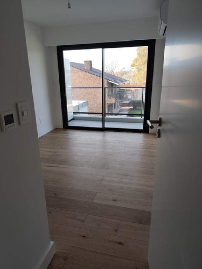 Apartamento Semiamueblado De 1 Dormitorio Con Balcón y Garaje · Foto 7