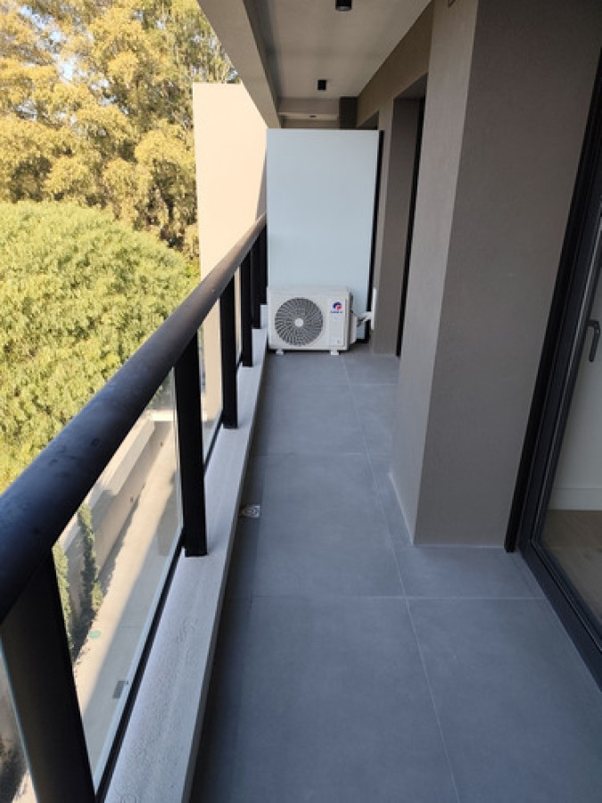 Apartamento Semiamueblado De 1 Dormitorio Con Balcón y Garaje · Foto 12