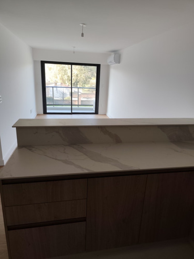 Apartamento Semiamueblado De 1 Dormitorio Con Balcón y Garaje · Foto 4
