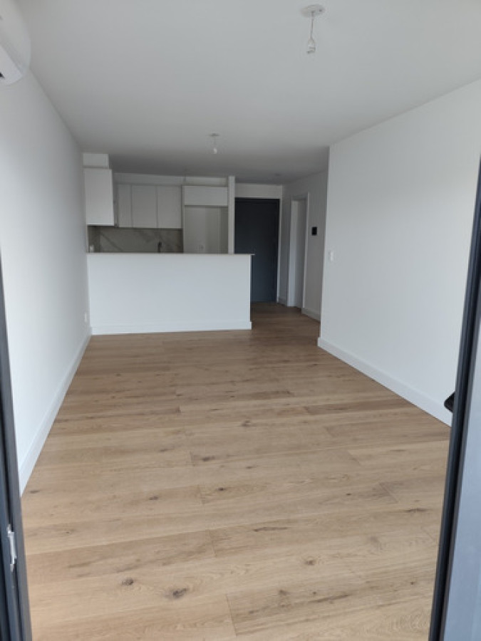 Apartamento Semiamueblado De 1 Dormitorio Con Balcón y Garaje · Foto 10