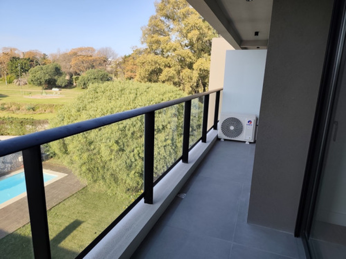 Apartamento Semiamueblado De 1 Dormitorio Con Balcón y Garaje · Foto 9