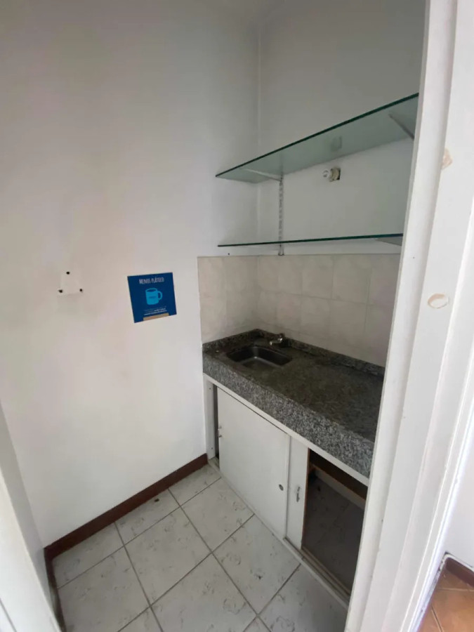 Alquiler Oficina En Ciudad Vieja · Foto 8