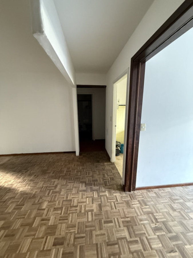 Edificio De Nivel Con Porteria, 2 Ascensores, Puerta De Ingreso Electronica, Limpieza De Espacios Comunes, Construccion Excelente, 3 Unidades Por Piso. · Foto 2