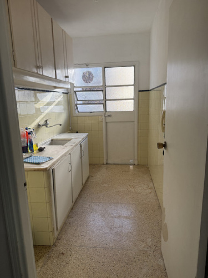 Edificio De Nivel Con Porteria, 2 Ascensores, Puerta De Ingreso Electronica, Limpieza De Espacios Comunes, Construccion Excelente, 3 Unidades Por Piso. · Foto 9